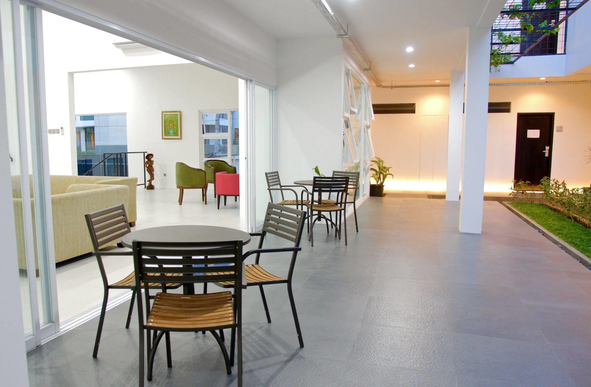 Ampera Avenue Residence Giacarta Esterno foto